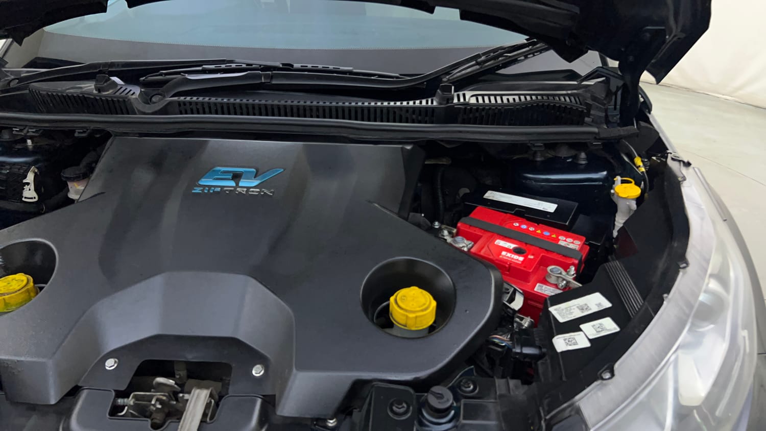 Used 2023 Tata Nexon EV XZ Plus LUX Electric Automatic engine ENGINE LEFT SIDE HINGE & APRON VIEW