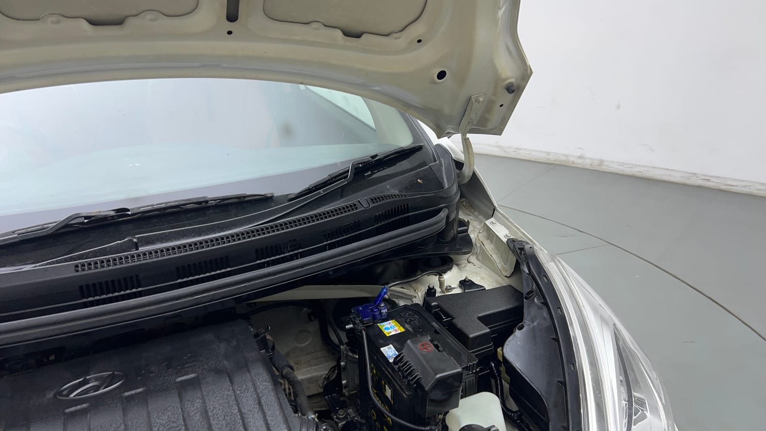 Used 2018 Hyundai Grand i10 Magna 1.2 Kappa VTVT Petrol Manual engine ENGINE LEFT SIDE HINGE & APRON VIEW