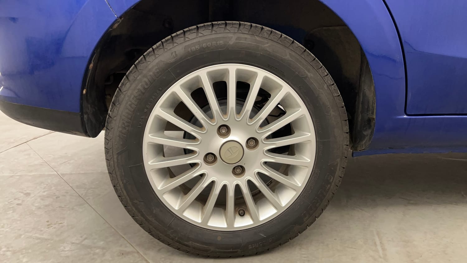 Used 2015 Tata Zest XT Petrol Petrol Manual tyres RIGHT REAR TYRE RIM VIEW