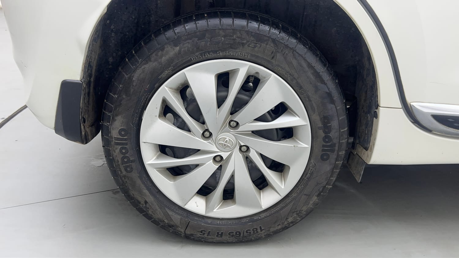 Used 2023 Toyota Glanza E Petrol Manual tyres RIGHT REAR TYRE RIM VIEW