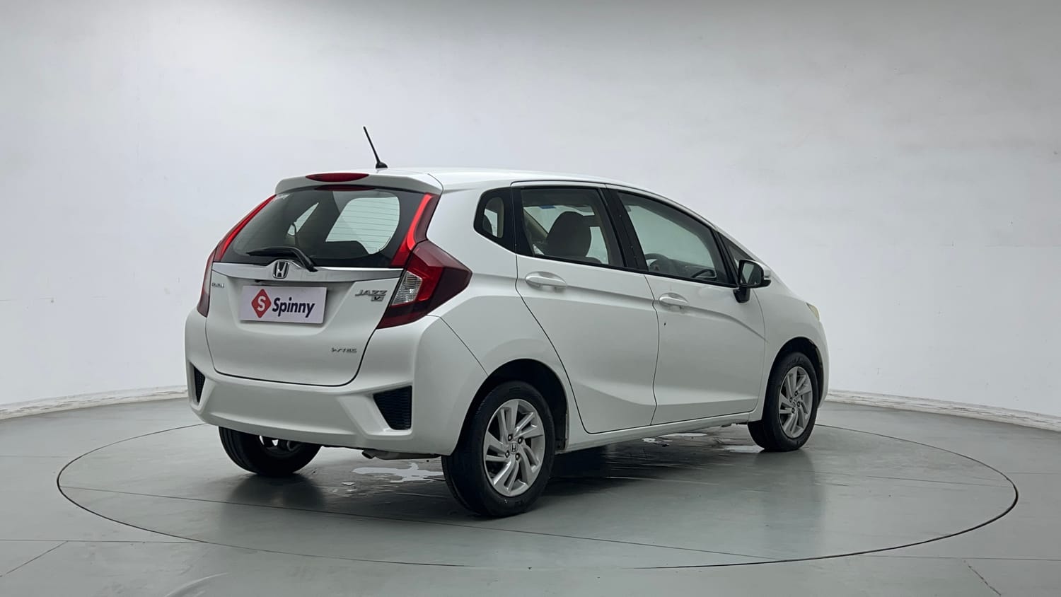 Used 2015 Honda Jazz V AT Petrol Petrol Automatic exterior RIGHT REAR CORNER VIEW