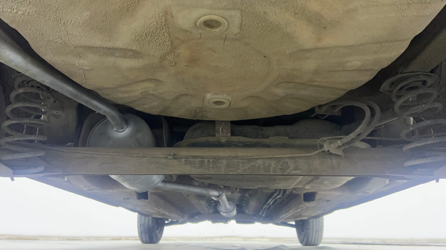 Used 2017 Renault Kwid 1.0 RXT AMT Opt Petrol Automatic extra REAR UNDERBODY VIEW (TAKEN FROM REAR)