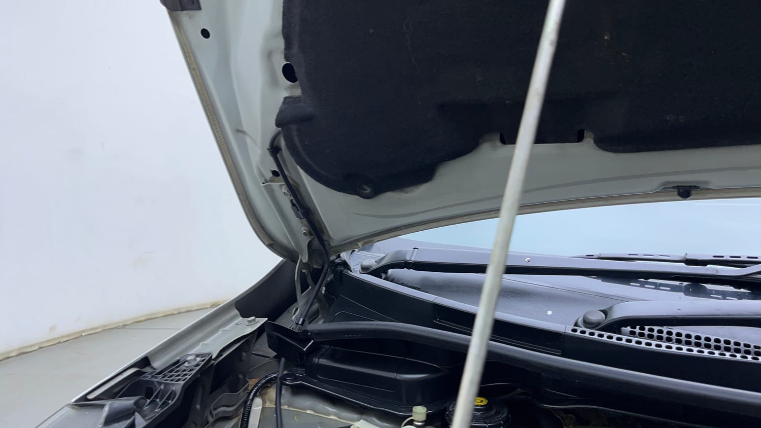 Used 2018 Honda WR-V VX MT Diesel Diesel Manual engine ENGINE RIGHT SIDE HINGE & APRON VIEW
