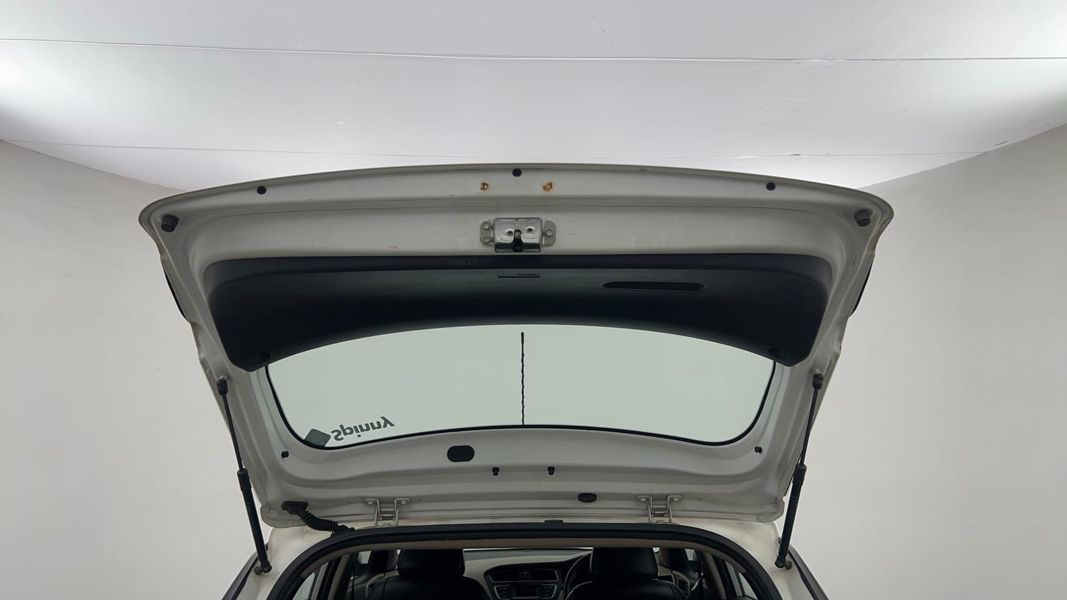 Used 2018 Hyundai Elite i20 Magna Executive 1.2 Petrol Manual interior DICKY DOOR OPEN VIEW