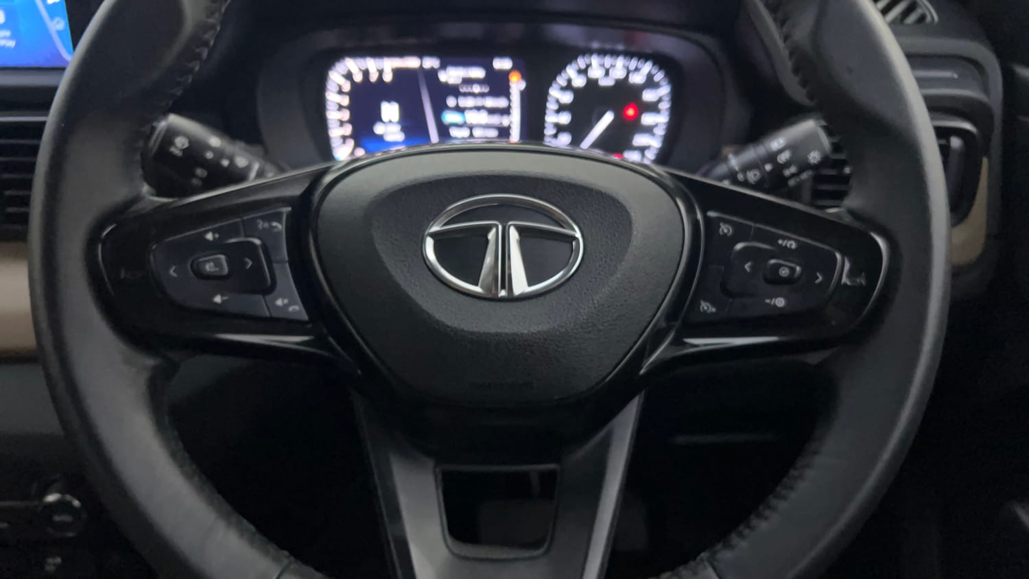Used 2022 Tata Punch Kaziranga Creative AMT Petrol Automatic top_features Airbags