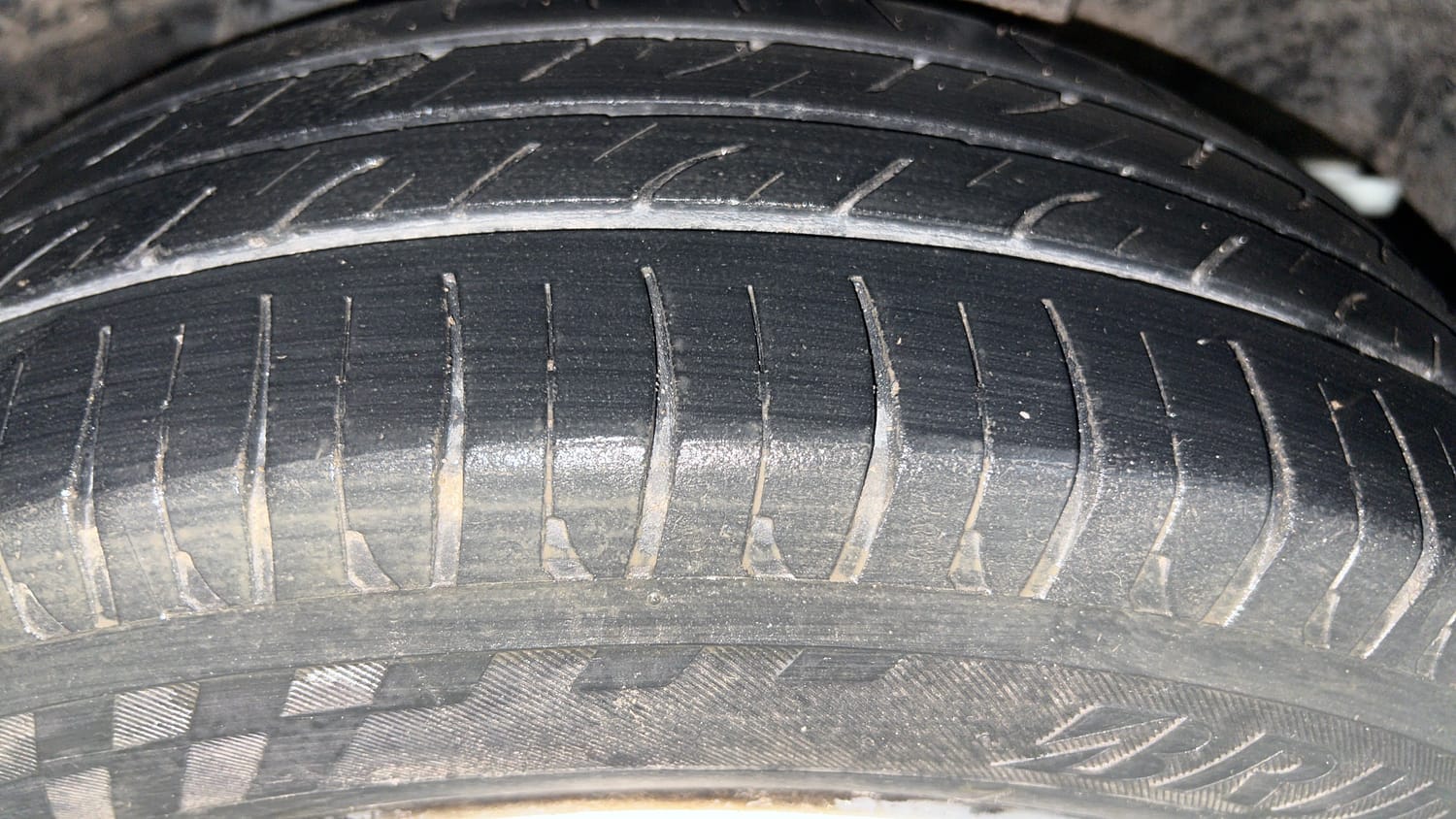 Used 2016 Honda City V Petrol Manual tyres LEFT REAR TYRE TREAD VIEW