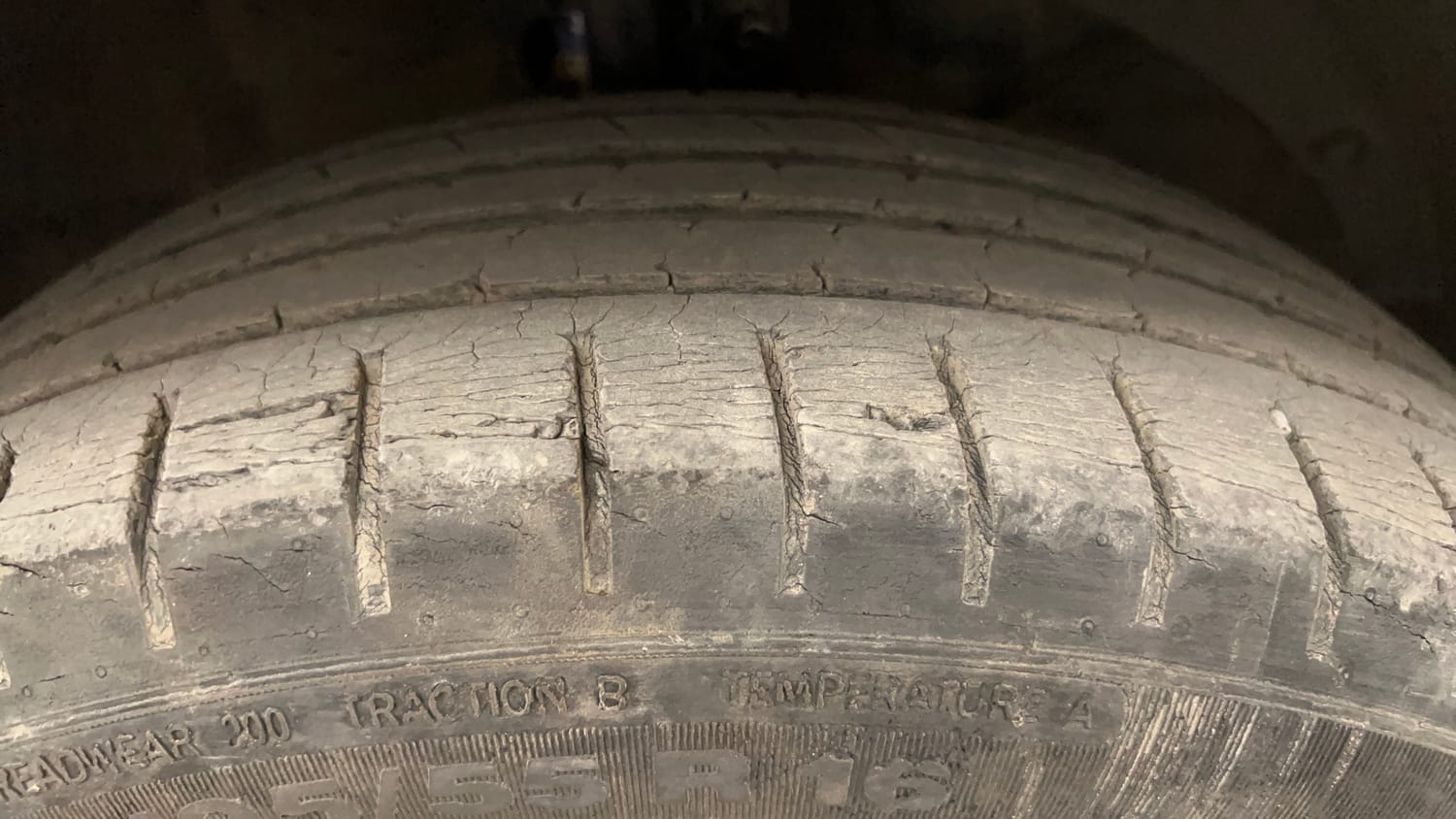 Used 2017 Maruti Suzuki Baleno Zeta 1.2 Petrol Manual tyres RIGHT FRONT TYRE TREAD VIEW