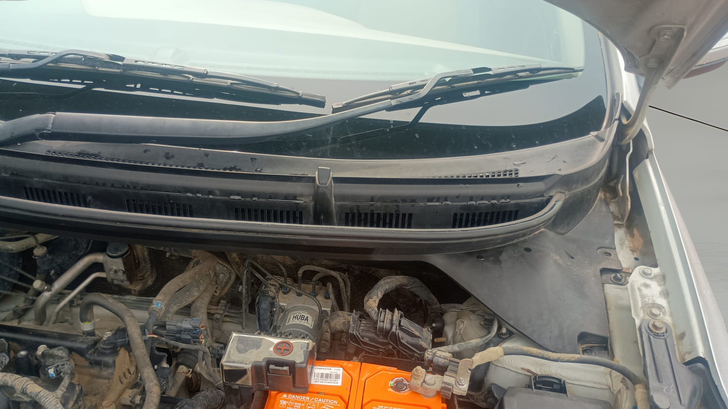 Used 2018 Hyundai Elite i20 Asta 1.2 (O) Petrol Manual engine ENGINE LEFT SIDE HINGE & APRON VIEW