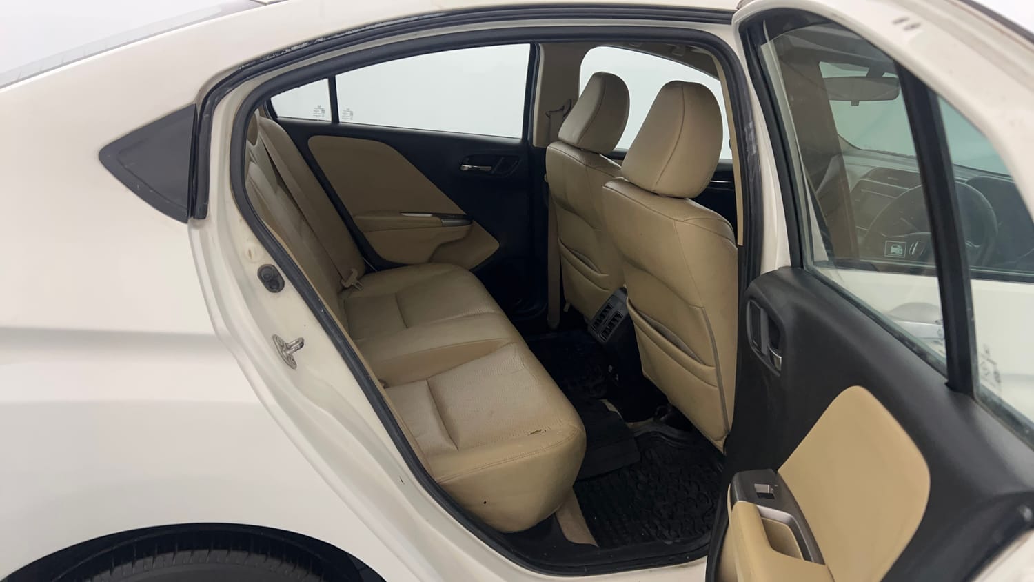 Used 2015 Honda City VX CVT Petrol Automatic interior RIGHT SIDE REAR DOOR CABIN VIEW
