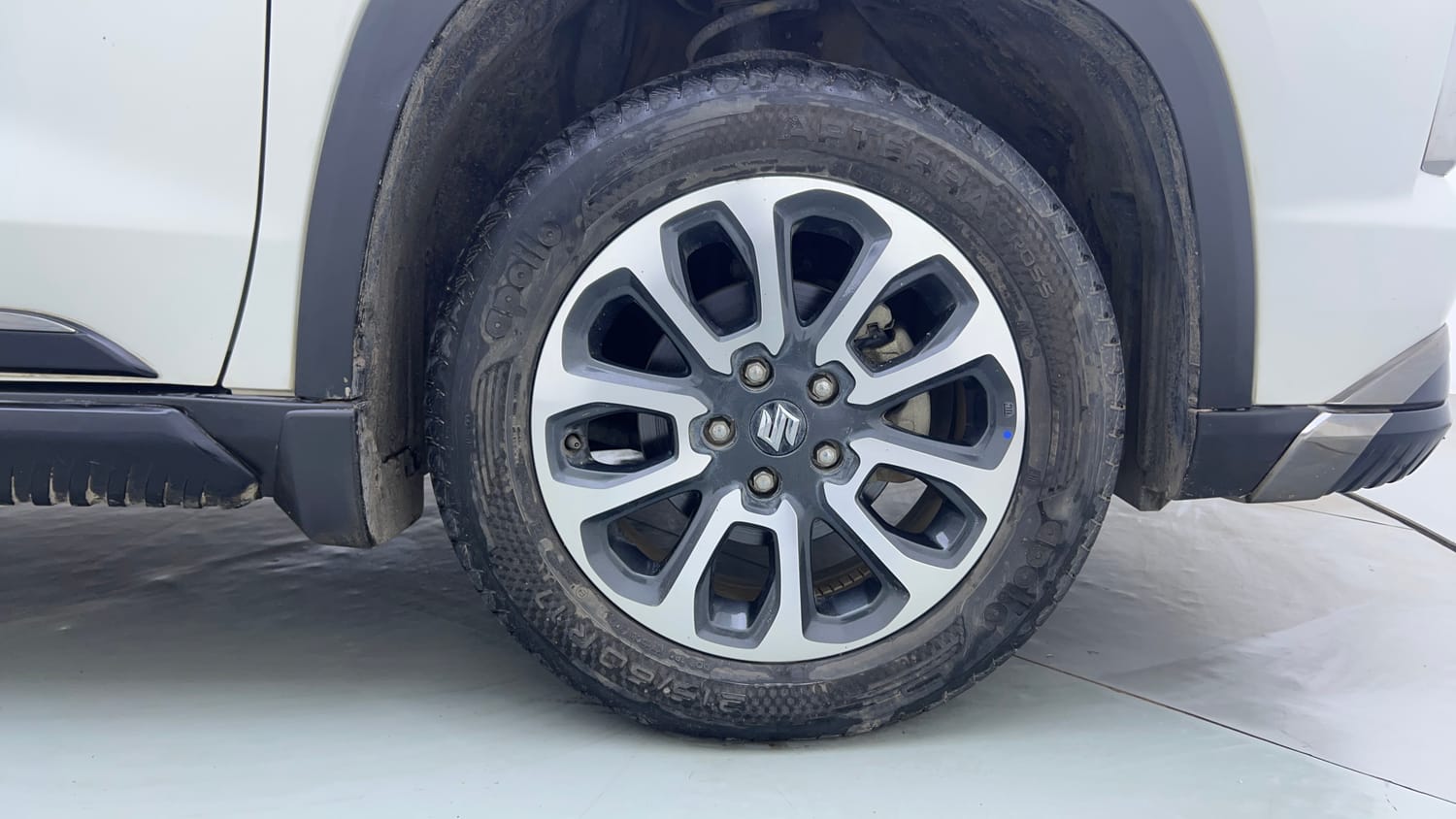Used 2023 Maruti Suzuki Grand Vitara Delta Smart Hybrid AT Petrol Automatic tyres RIGHT FRONT TYRE RIM VIEW