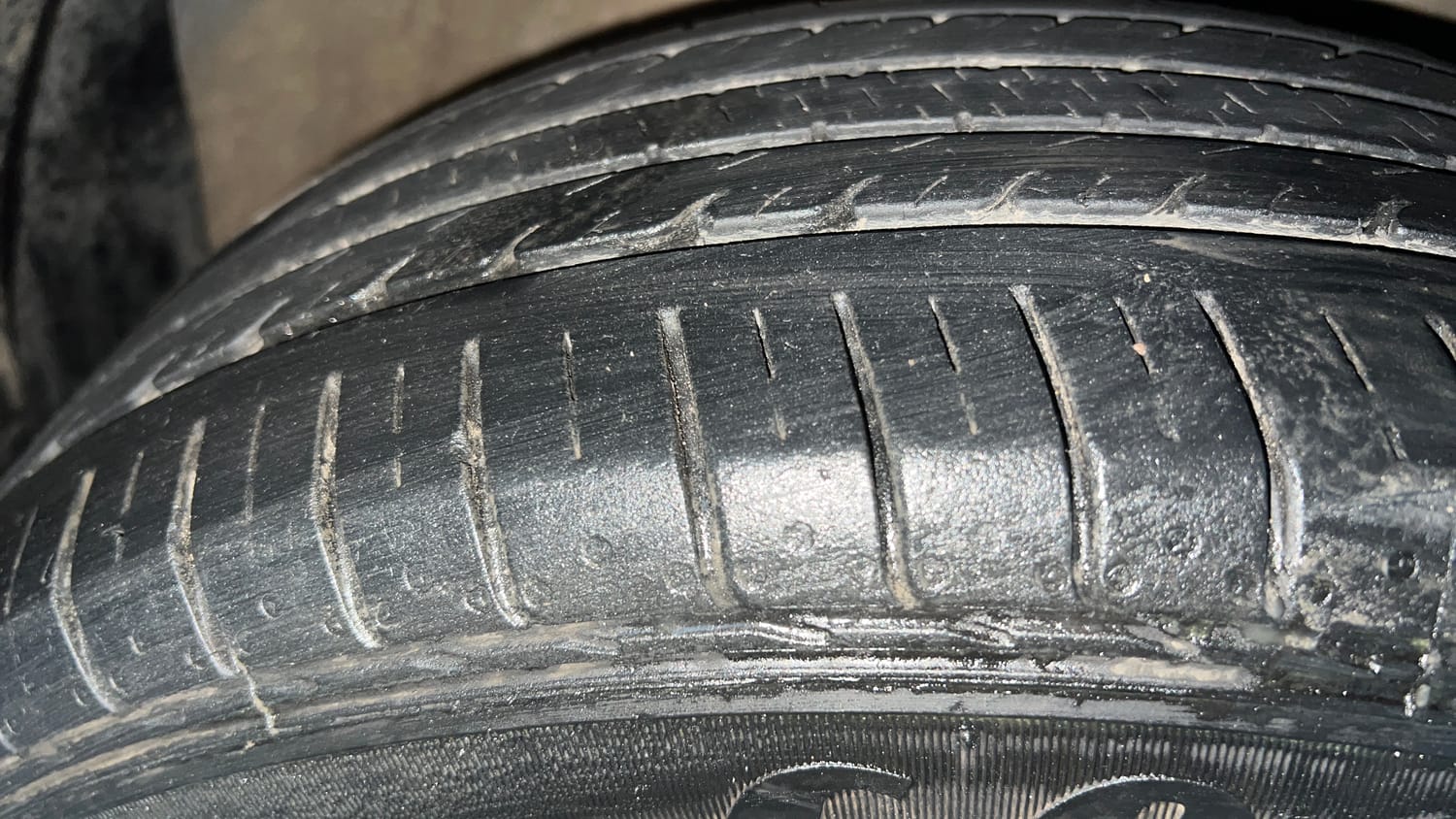 Used 2022 Kia Seltos HTK 1.5 Diesel Diesel Manual tyres RIGHT FRONT TYRE TREAD VIEW