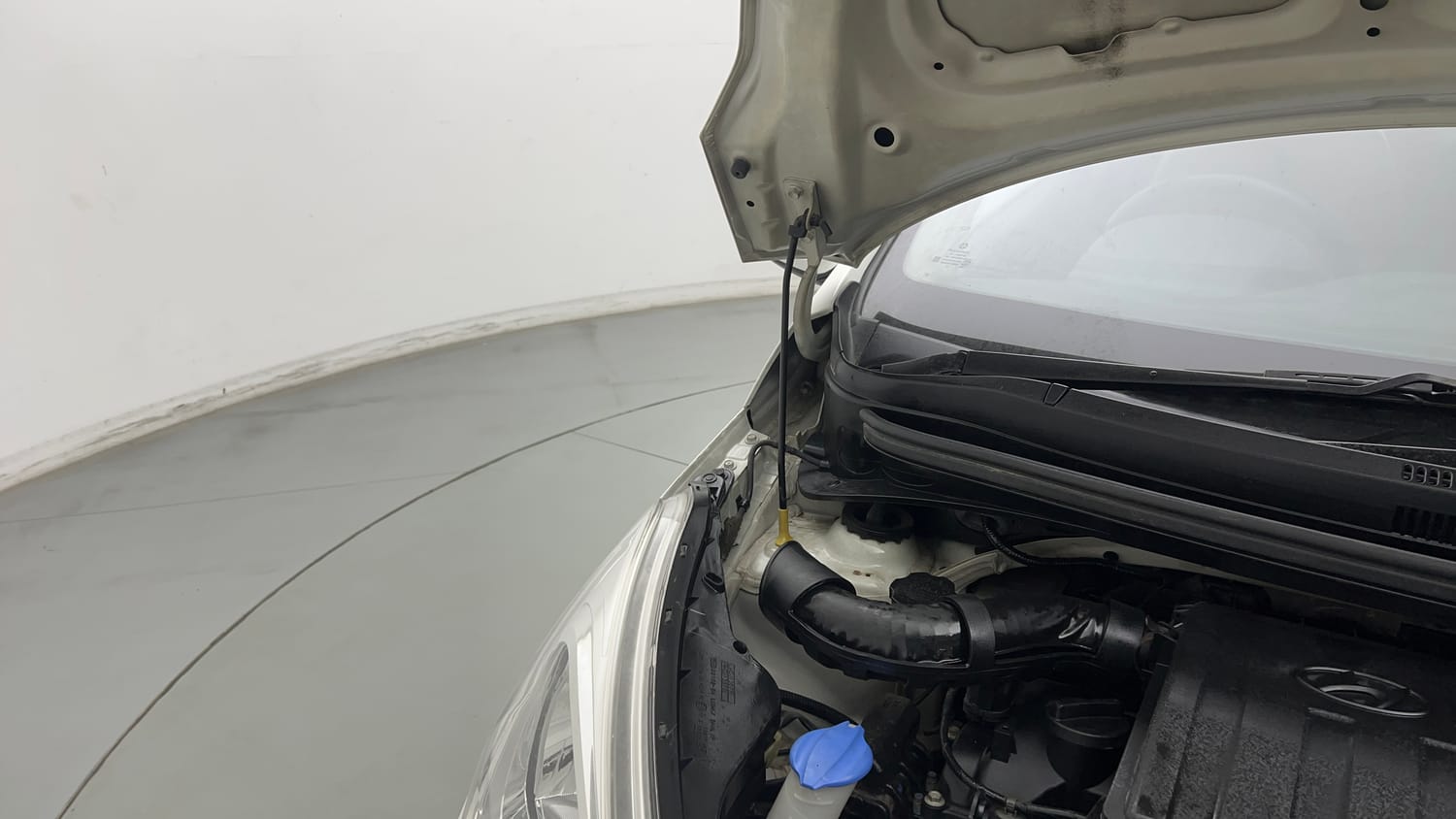Used 2018 Hyundai Grand i10 Magna 1.2 Kappa VTVT Petrol Manual engine ENGINE RIGHT SIDE HINGE & APRON VIEW