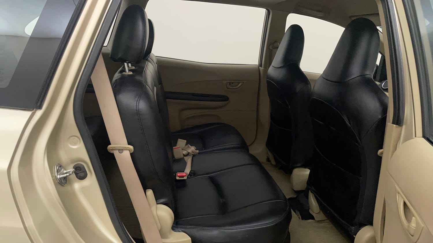 Used 2015 Honda Mobilio S Petrol Petrol Manual interior RIGHT SIDE REAR DOOR CABIN VIEW