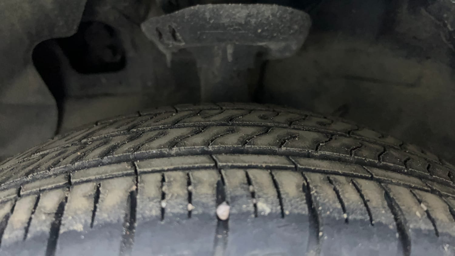 Used 2025 Hyundai Aura SX Plus 1.2 AMT Petrol Petrol Automatic tyres LEFT FRONT TYRE TREAD VIEW