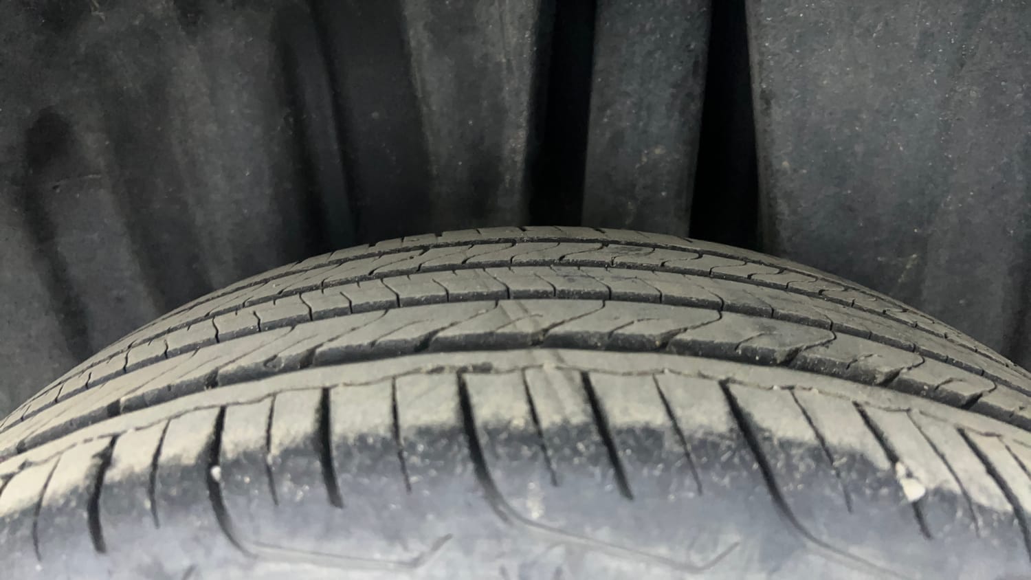 Used 2023 Maruti Suzuki Fronx Delta Plus 1.2L AGS Petrol Automatic tyres LEFT REAR TYRE TREAD VIEW