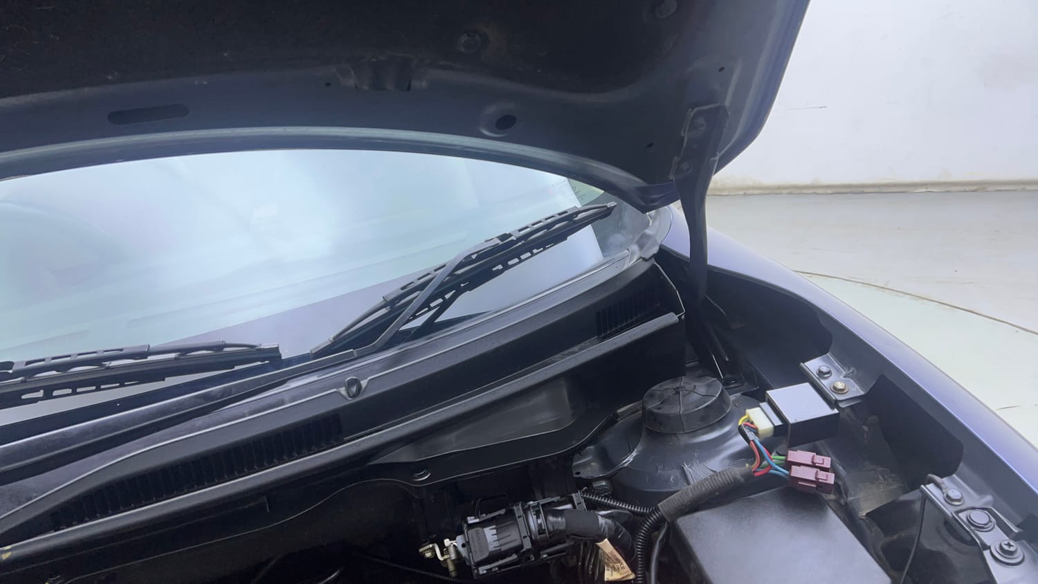 Used 2018 Maruti Suzuki Dzire ZXi AMT Petrol Automatic engine ENGINE LEFT SIDE HINGE & APRON VIEW
