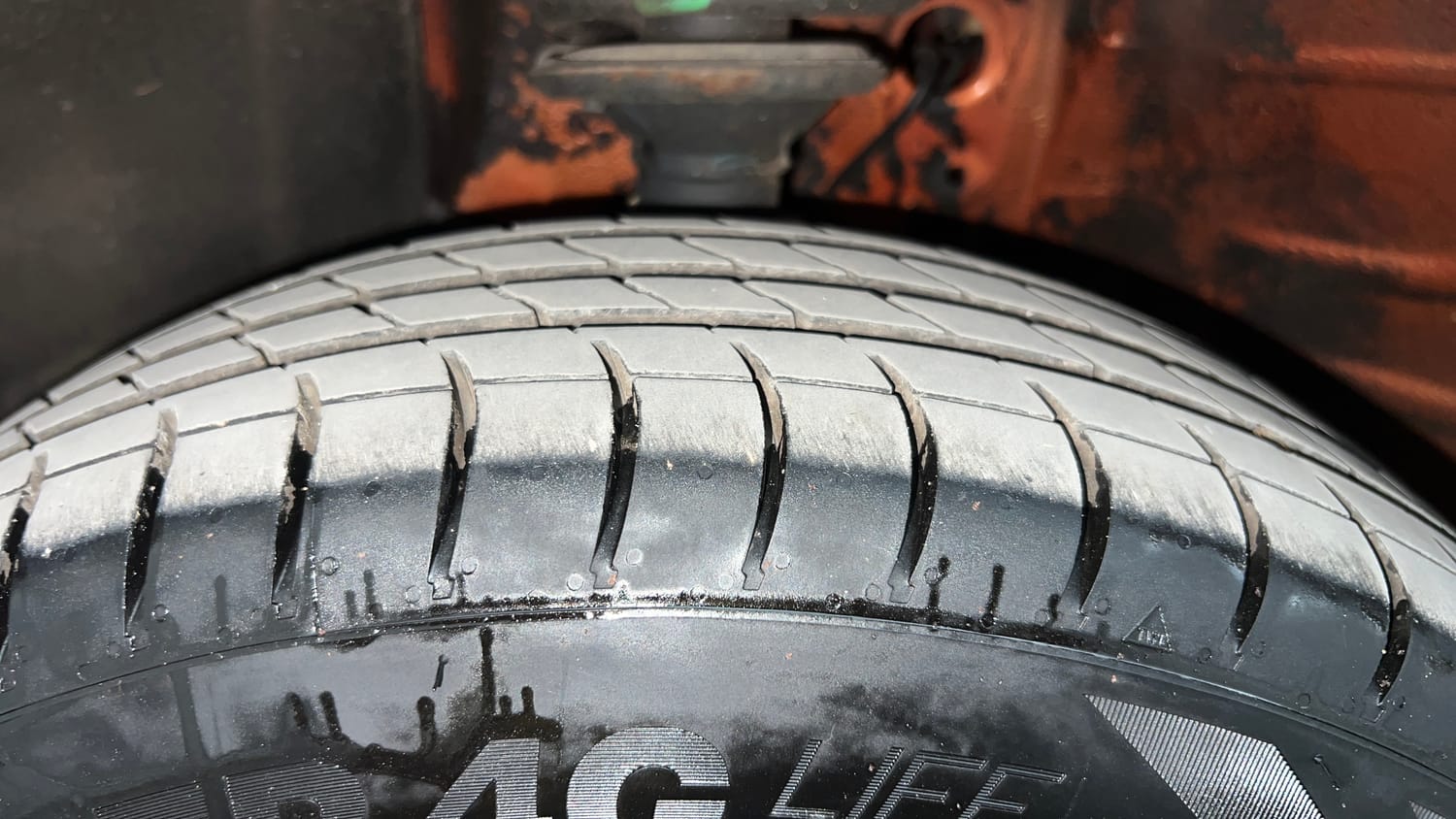 Used 2019 Maruti Suzuki Wagon R VXi 1.2 Petrol Manual tyres LEFT FRONT TYRE TREAD VIEW