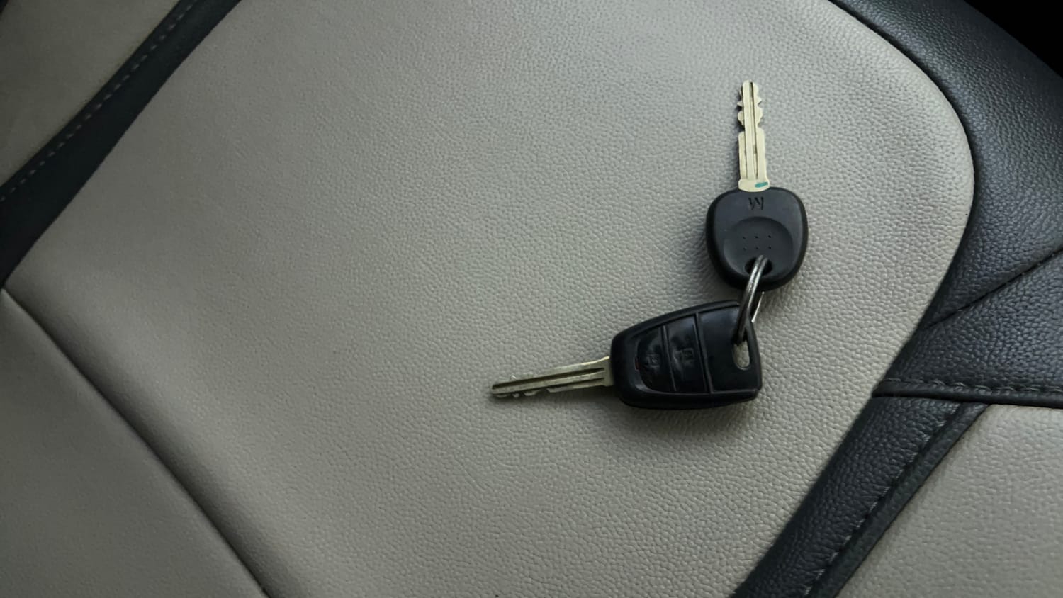 Used 2016 Hyundai Grand i10 Sportz 1.2 Kappa VTVT Petrol Manual extra CAR KEY VIEW