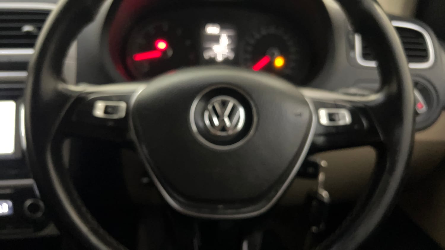 Used 2016 Volkswagen Polo Highline1.2L (P) Petrol Manual top_features Airbags