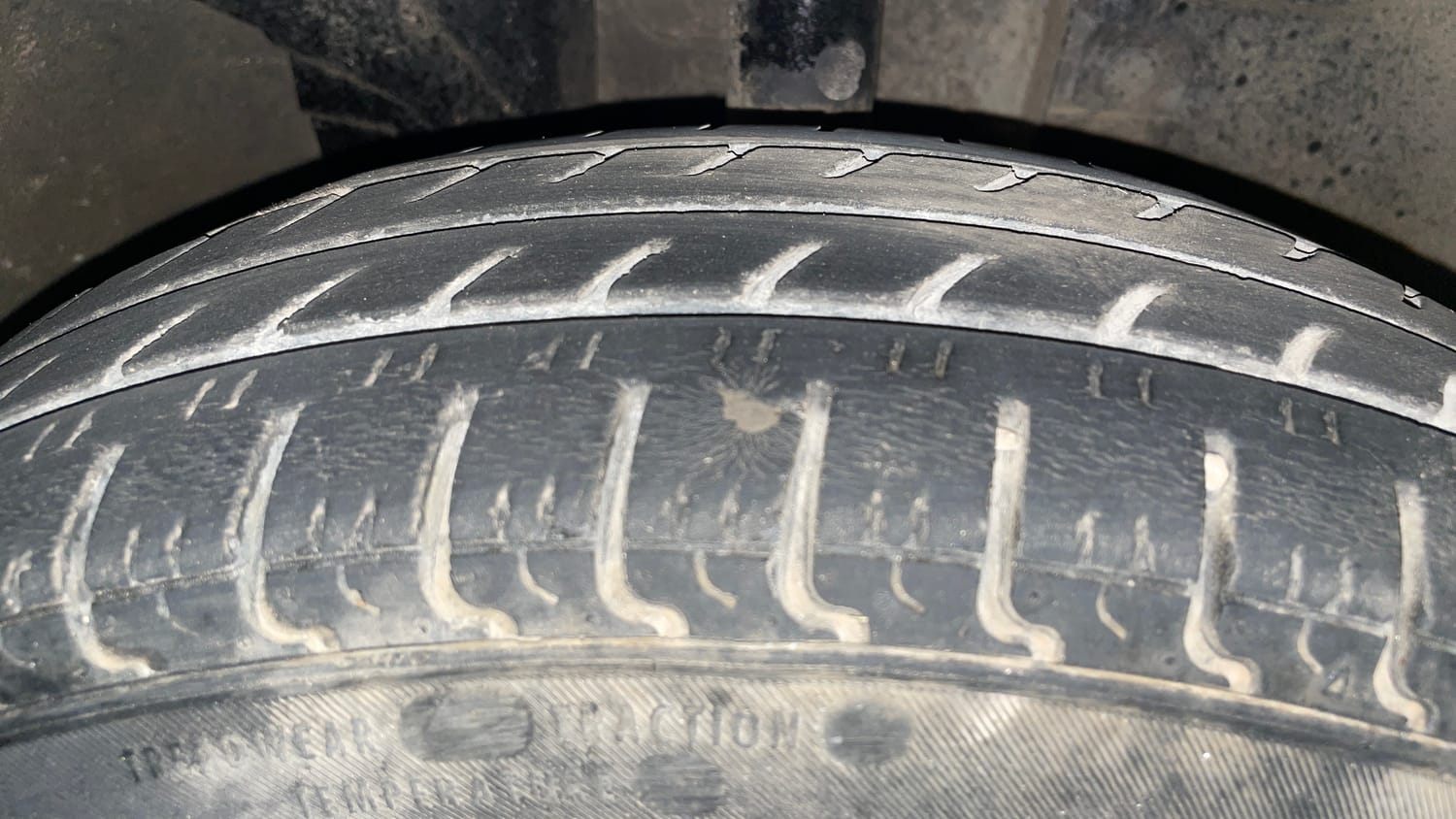 Used 2017 Renault Kwid 1.0 RXT AMT Petrol Automatic tyres RIGHT FRONT TYRE TREAD VIEW