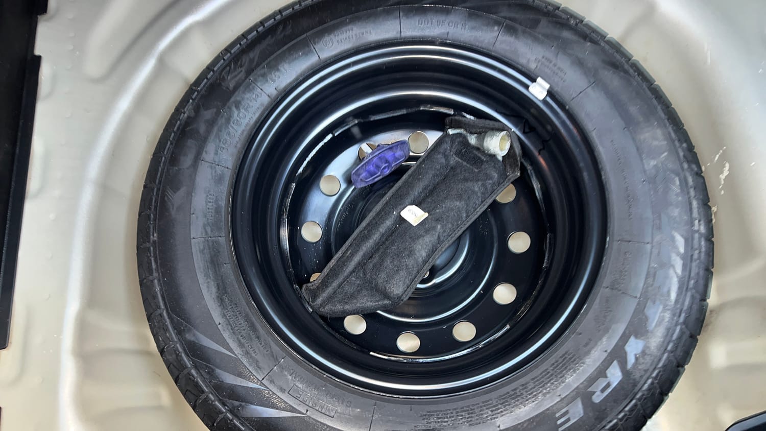 Used 2023 Maruti Suzuki Swift ZXi Petrol Manual tyres SPARE TYRE VIEW