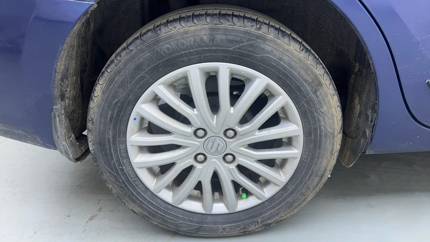 Used 2018 Maruti Suzuki Dzire ZXi AMT Petrol Automatic tyres RIGHT REAR TYRE RIM VIEW
