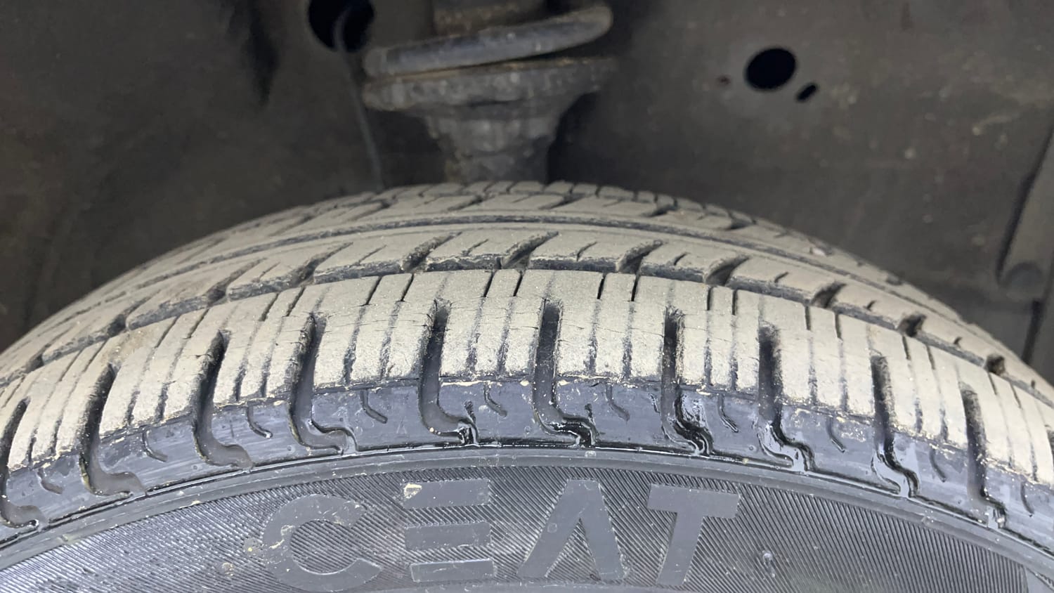 Used 2012 Maruti Suzuki Wagon R 1.0 VXi Petrol Manual tyres RIGHT FRONT TYRE TREAD VIEW