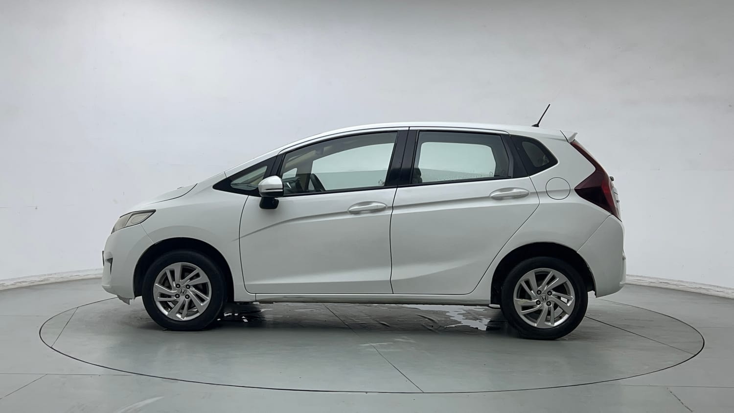 Used 2015 Honda Jazz V AT Petrol Petrol Automatic exterior LEFT SIDE VIEW