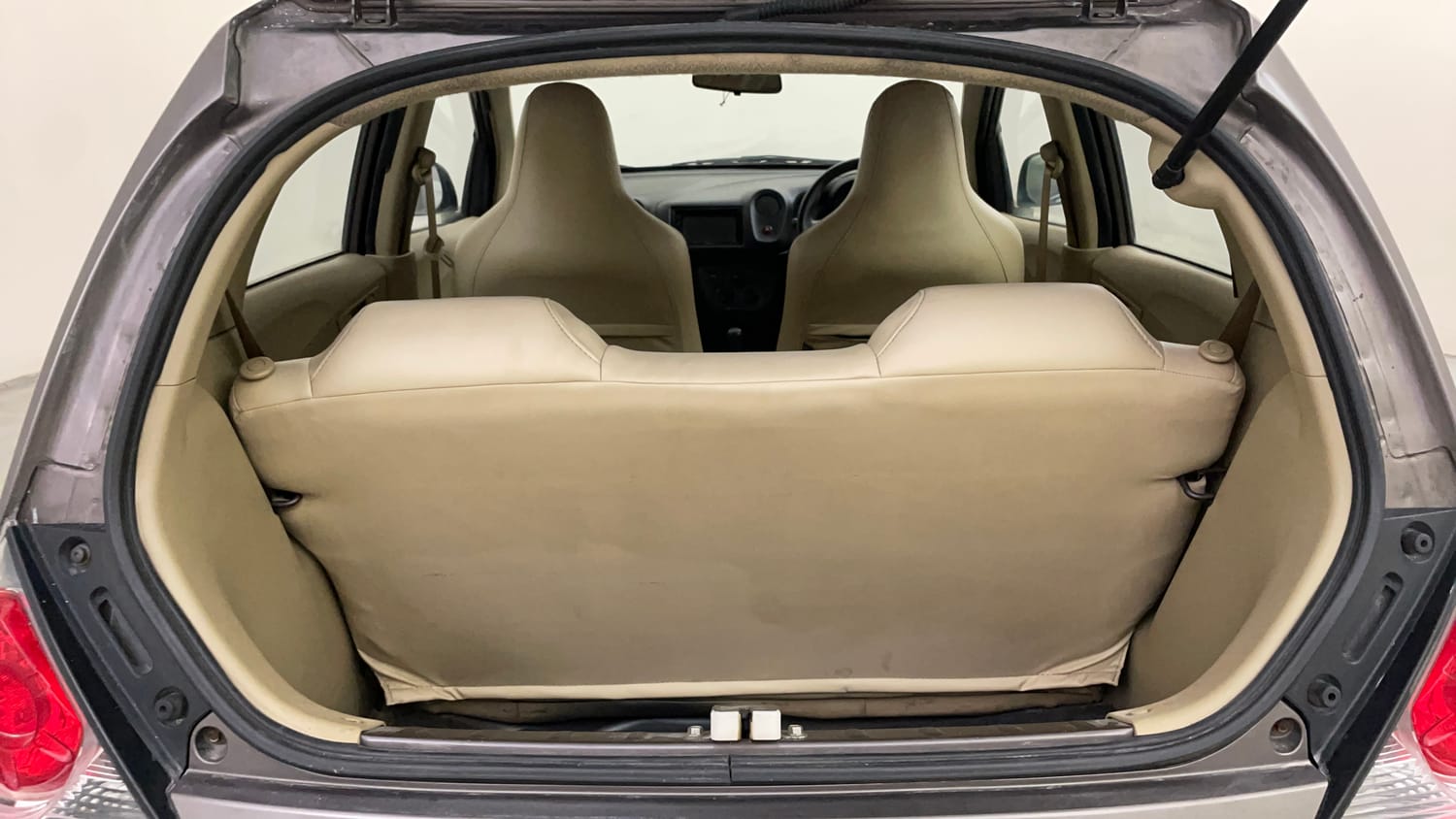 Used 2015 Honda Brio E MT Petrol Manual interior DICKY INSIDE VIEW
