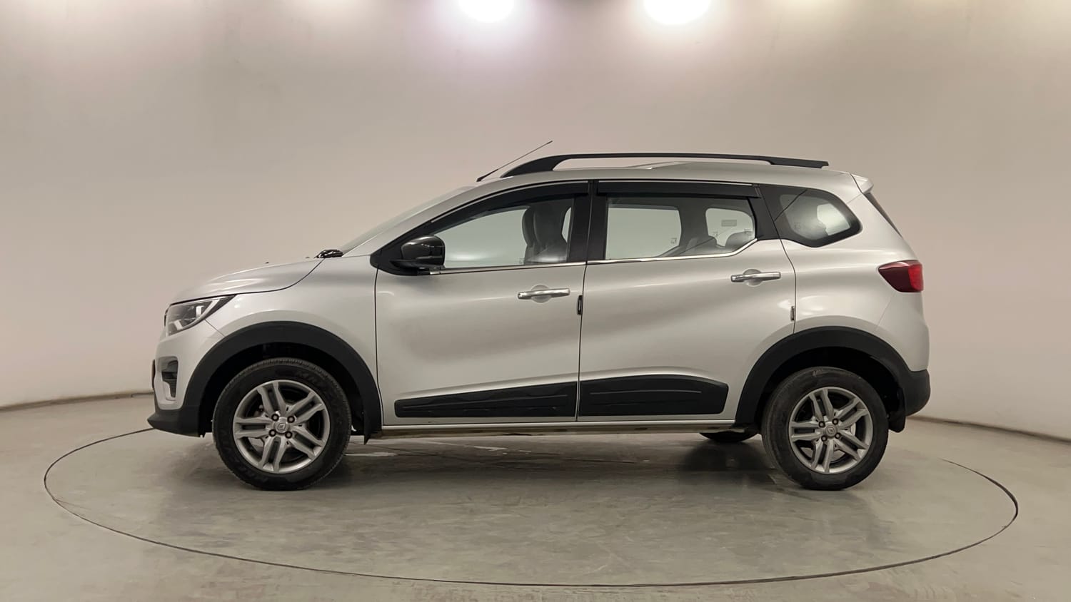 Used 2024 Renault Triber RXZ Petrol Manual exterior LEFT SIDE VIEW