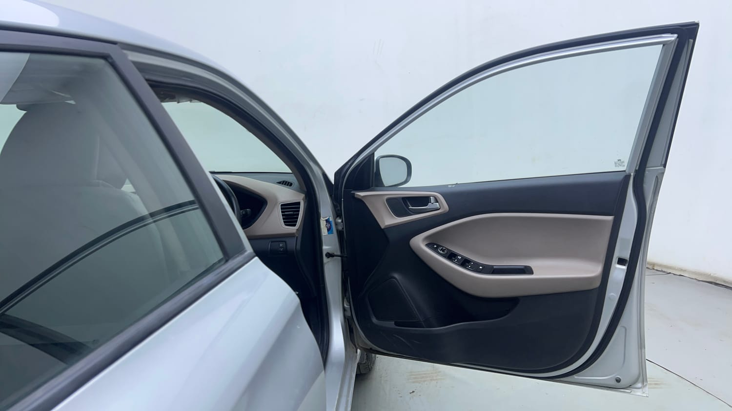 Used 2018 Hyundai Elite i20 Asta 1.2 Petrol Manual interior RIGHT FRONT DOOR OPEN VIEW
