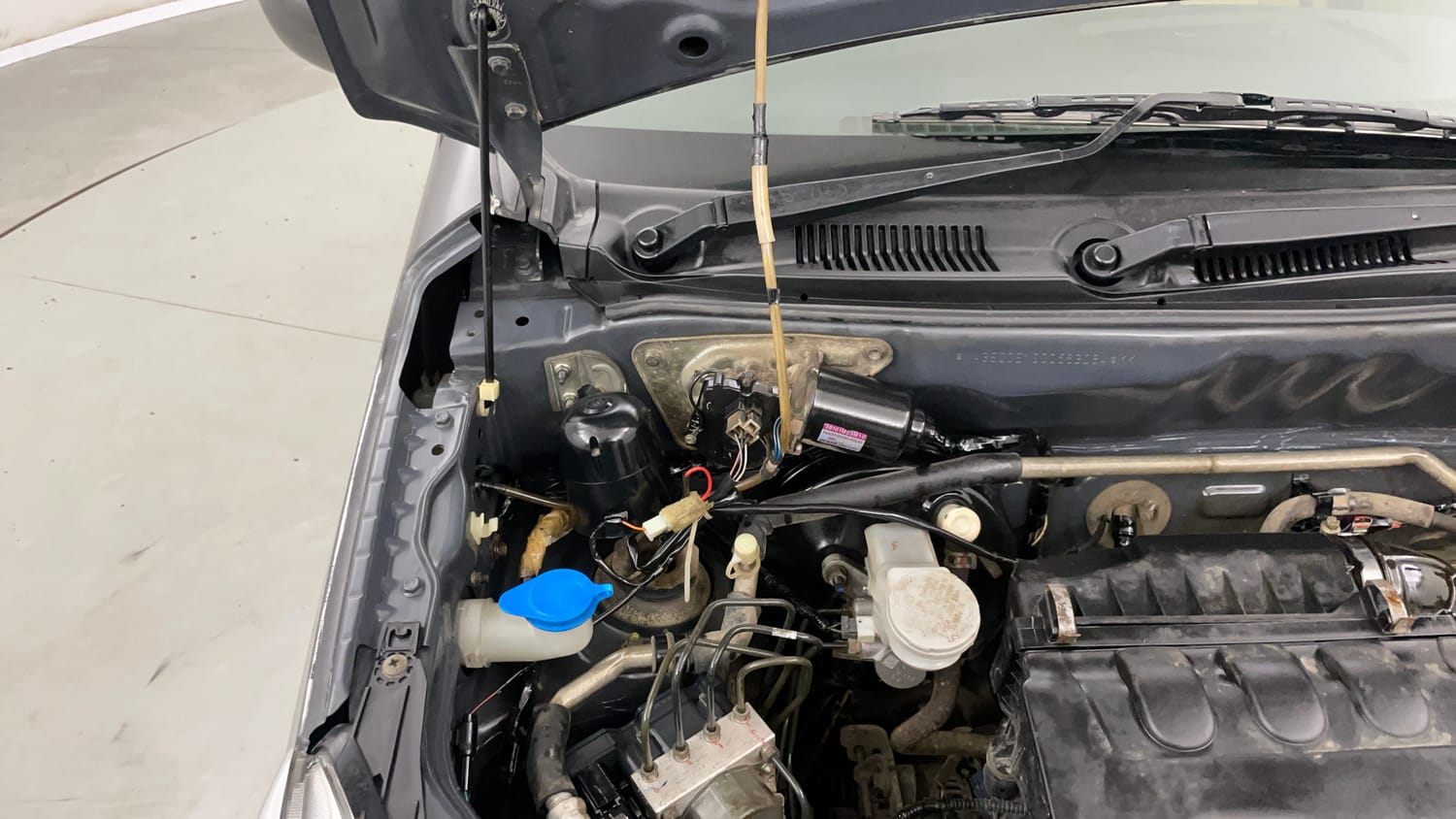 Used 2020 Maruti Suzuki Alto K10 VXi Petrol Manual engine ENGINE RIGHT SIDE HINGE & APRON VIEW