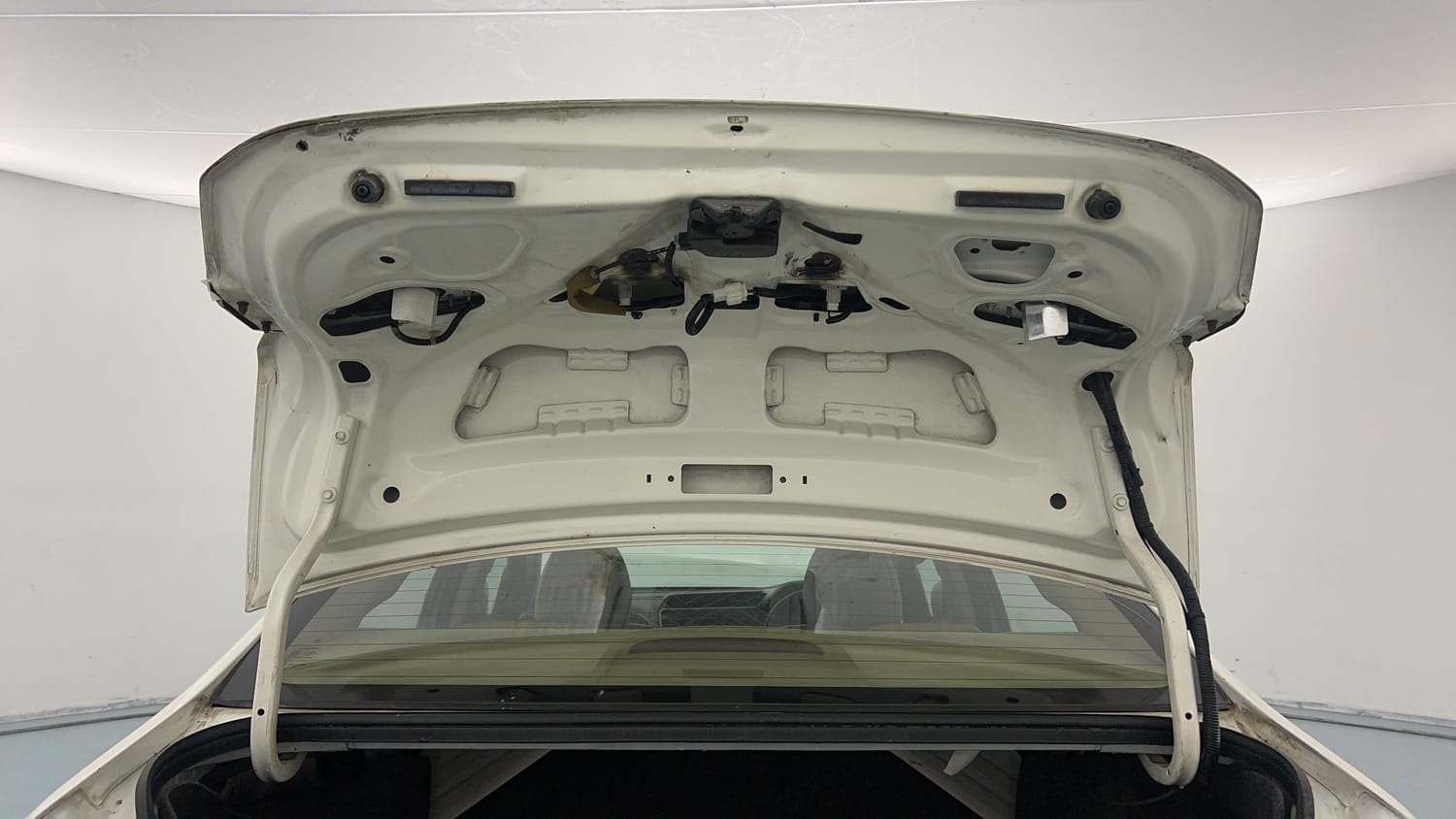 Used 2015 Honda City VX CVT Petrol Automatic interior DICKY DOOR OPEN VIEW
