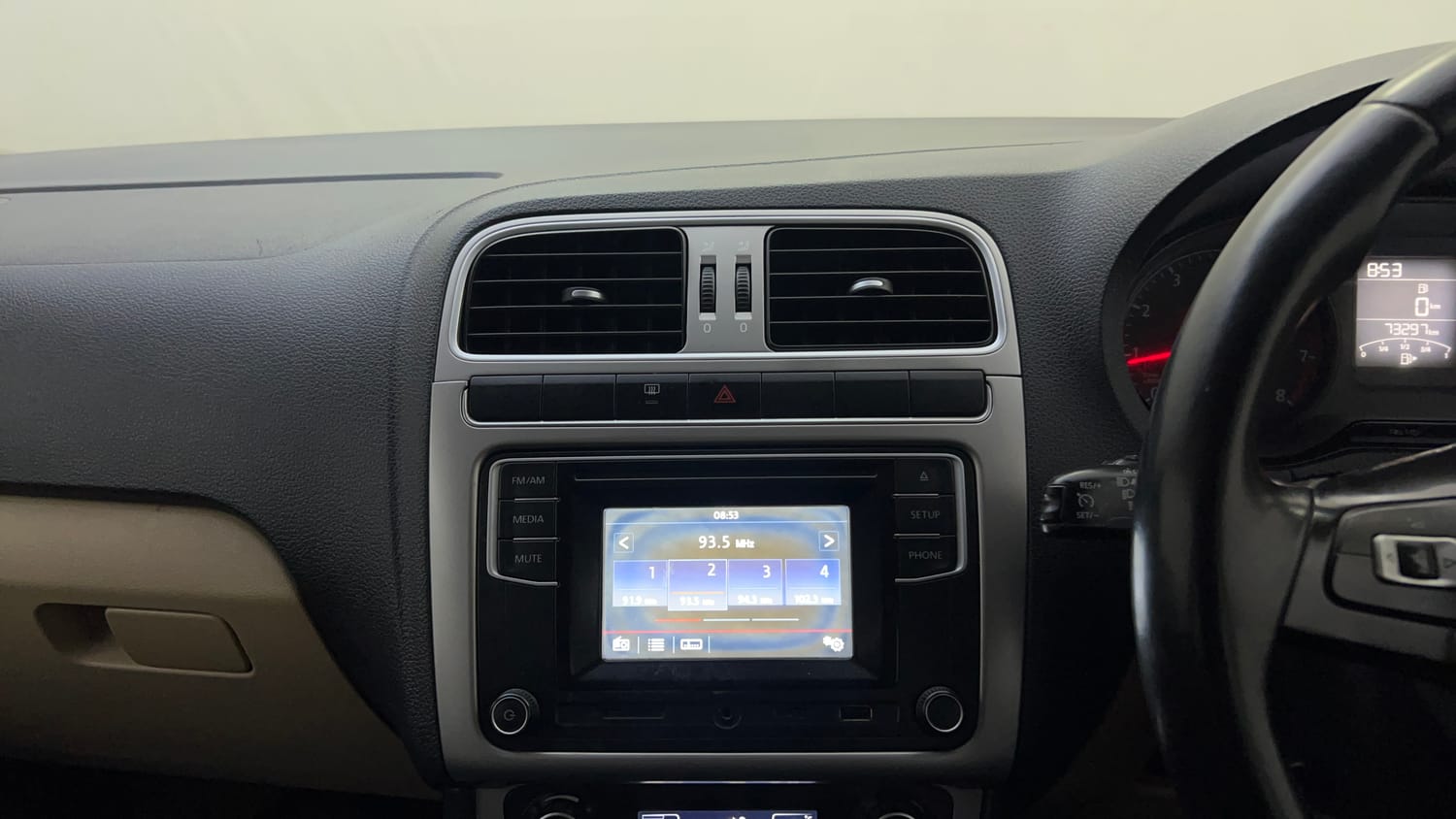 Used 2016 Volkswagen Polo Highline1.2L (P) Petrol Manual top_features Integrated (in-dash) music system