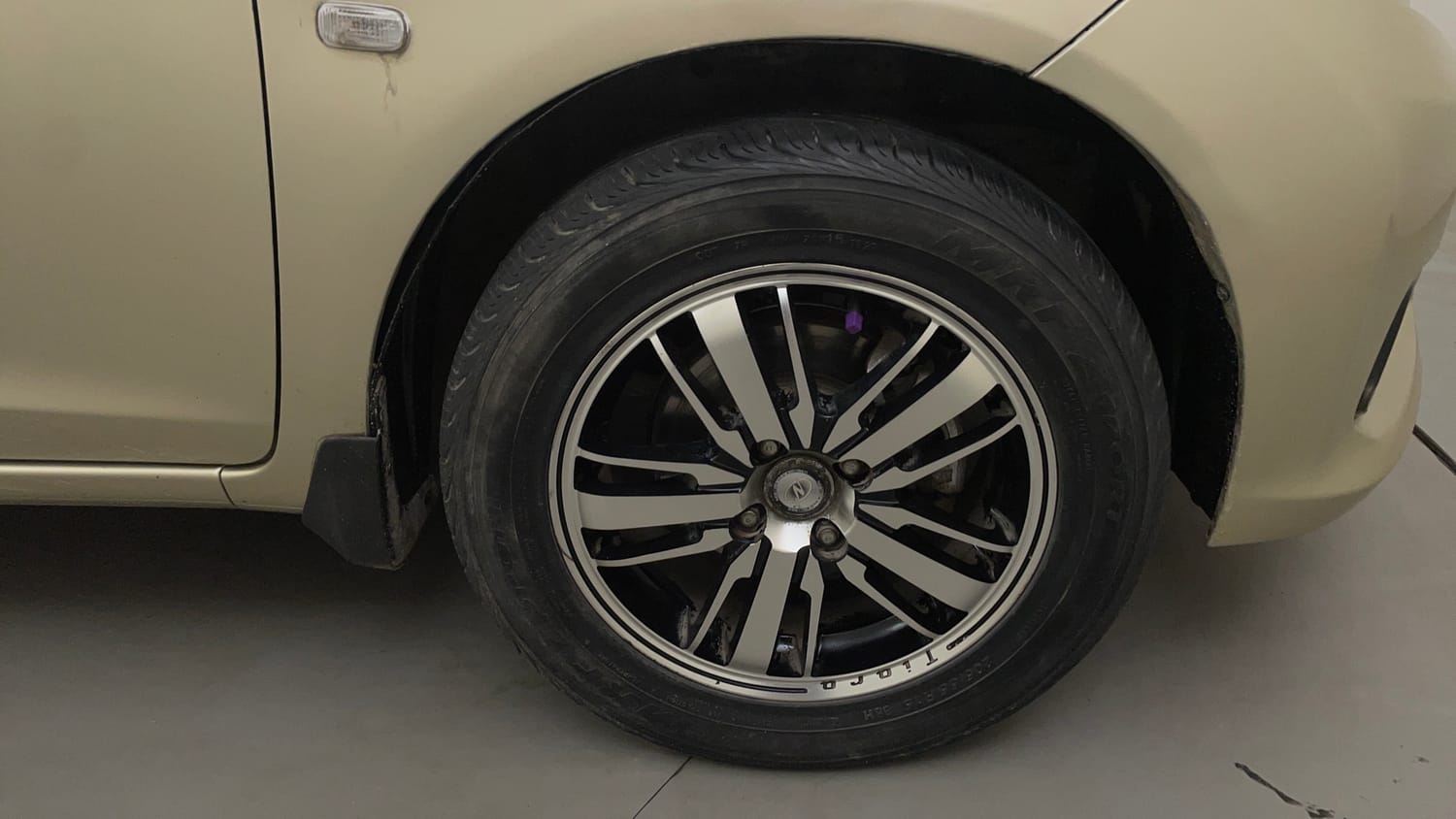 Used 2015 Honda Mobilio S Petrol Petrol Manual tyres RIGHT FRONT TYRE RIM VIEW