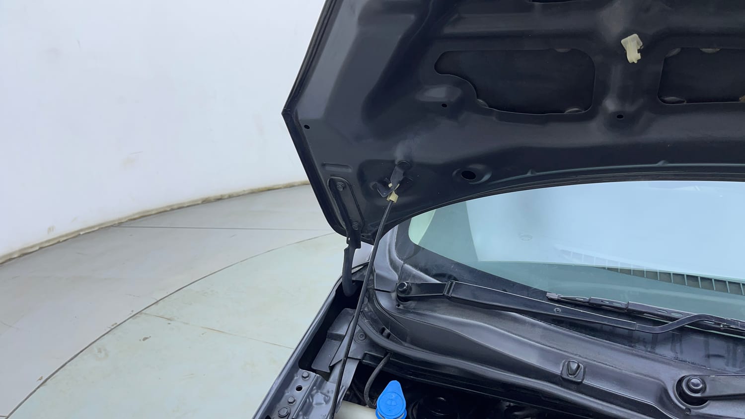 Used 2012 Maruti Suzuki Wagon R 1.0 VXi Petrol Manual engine ENGINE RIGHT SIDE HINGE & APRON VIEW