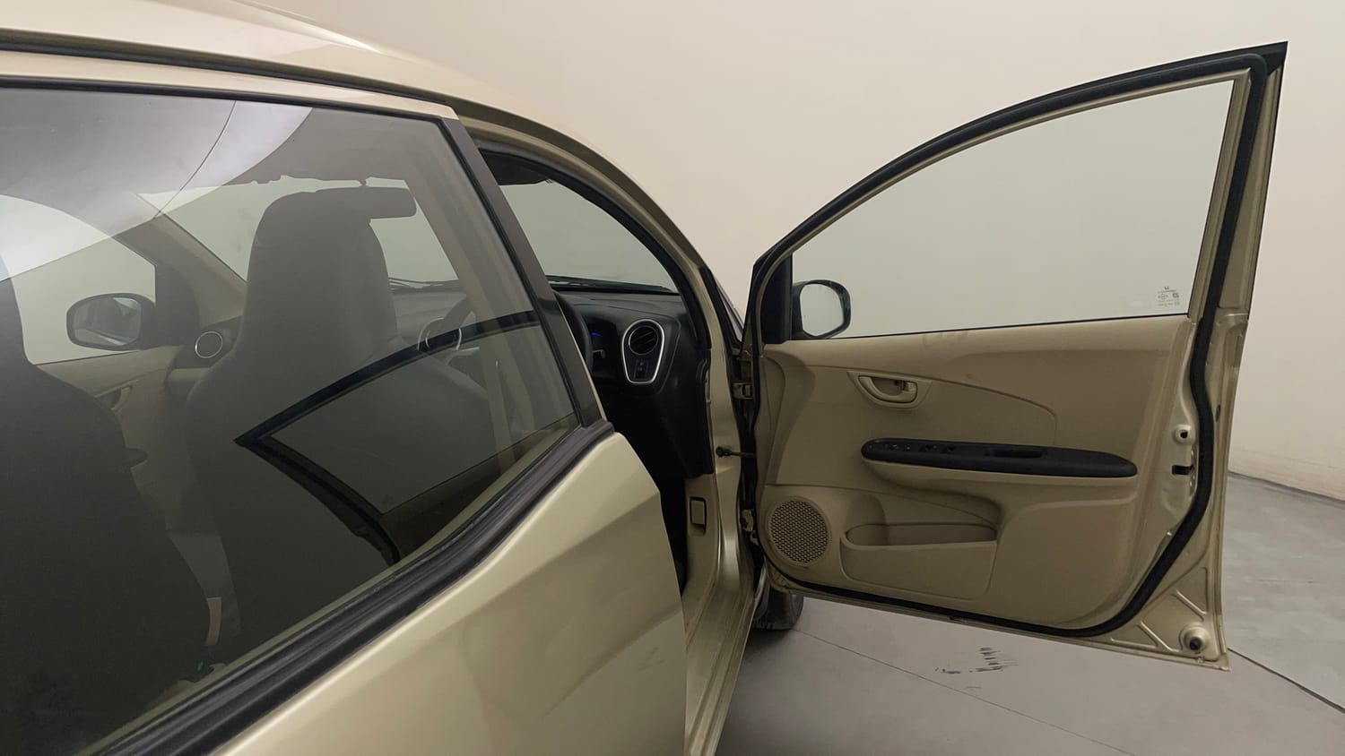 Used 2015 Honda Mobilio S Petrol Petrol Manual interior RIGHT FRONT DOOR OPEN VIEW