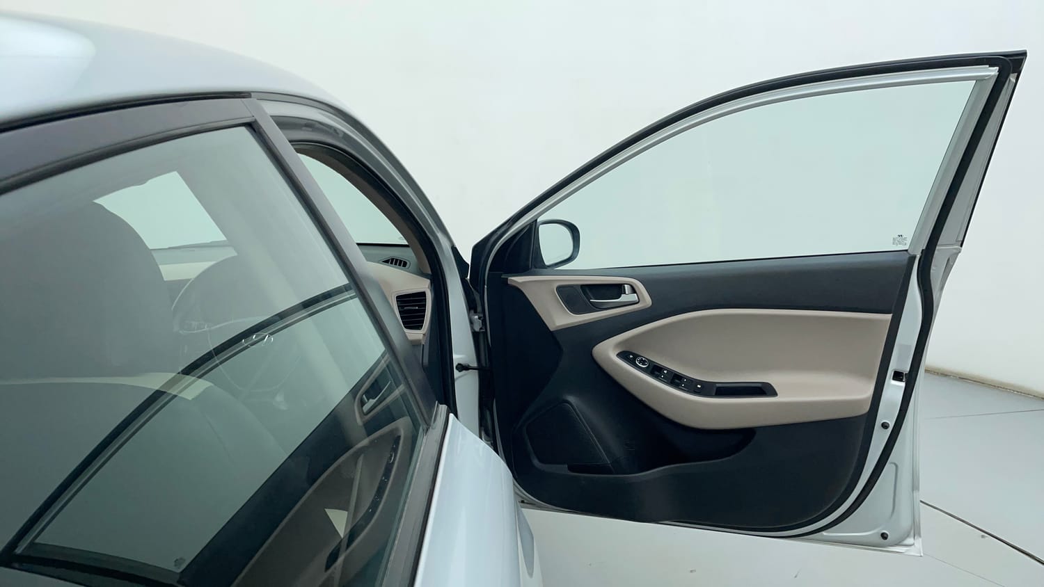 Used 2015 Hyundai Elite i20 Sportz 1.2 Petrol Manual interior RIGHT FRONT DOOR OPEN VIEW