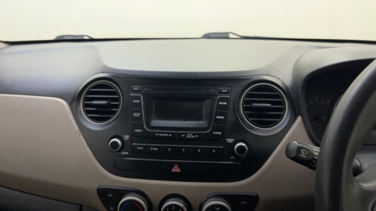 Used 2016 Hyundai Grand i10 Sportz 1.2 Kappa VTVT Petrol Manual top_features Integrated (in-dash) music system