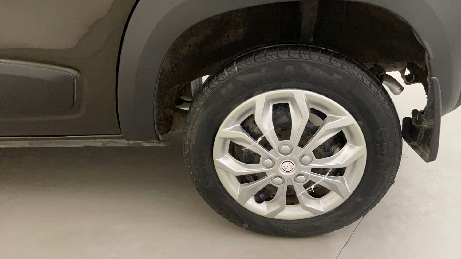 Used 2017 Renault Kwid 1.0 RXT AMT Petrol Automatic tyres LEFT REAR TYRE RIM VIEW