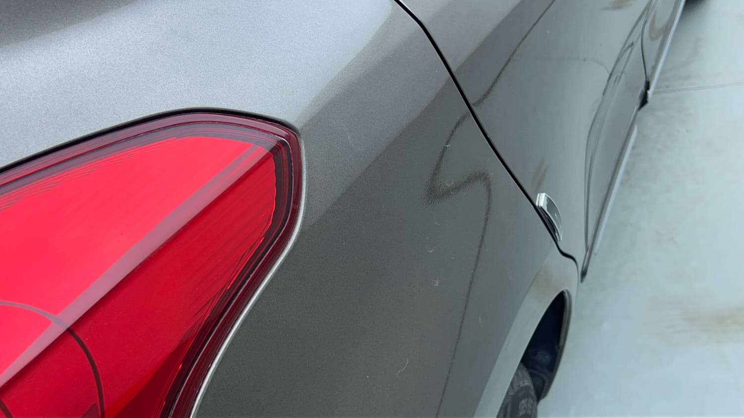 Used 2023 Maruti Suzuki Swift ZXi Petrol Manual dents MINOR SCRATCH