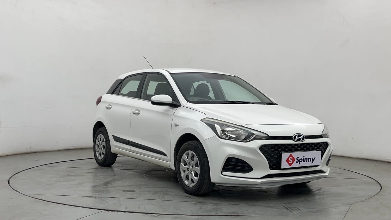 Used 2018 Hyundai Elite i20 Magna Executive 1.2 Petrol Manual exterior RIGHT FRONT CORNER VIEW