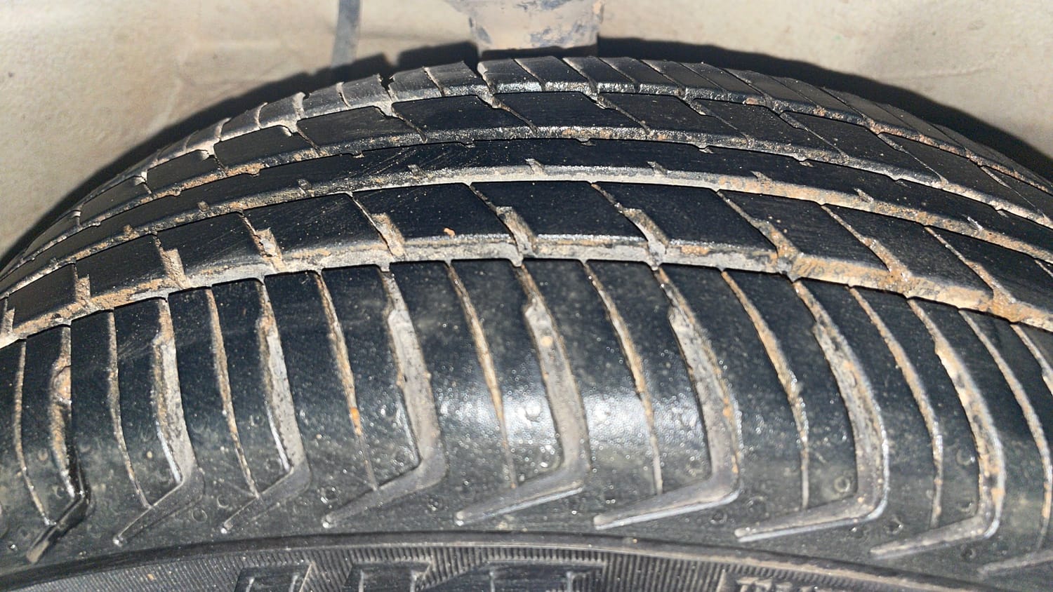 Used 2015 Maruti Suzuki Alto K10 VXi Petrol Manual tyres RIGHT FRONT TYRE TREAD VIEW