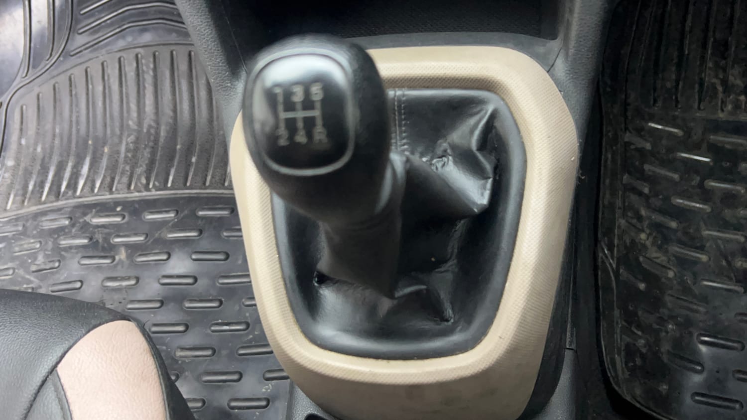 Used 2018 Hyundai Grand i10 Sportz (O) 1.2 Kappa VTVT Petrol Manual interior GEAR  KNOB VIEW