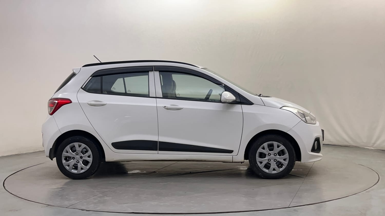 Used 2016 Hyundai Grand i10 Sportz 1.2 Kappa VTVT Petrol Manual exterior RIGHT SIDE VIEW