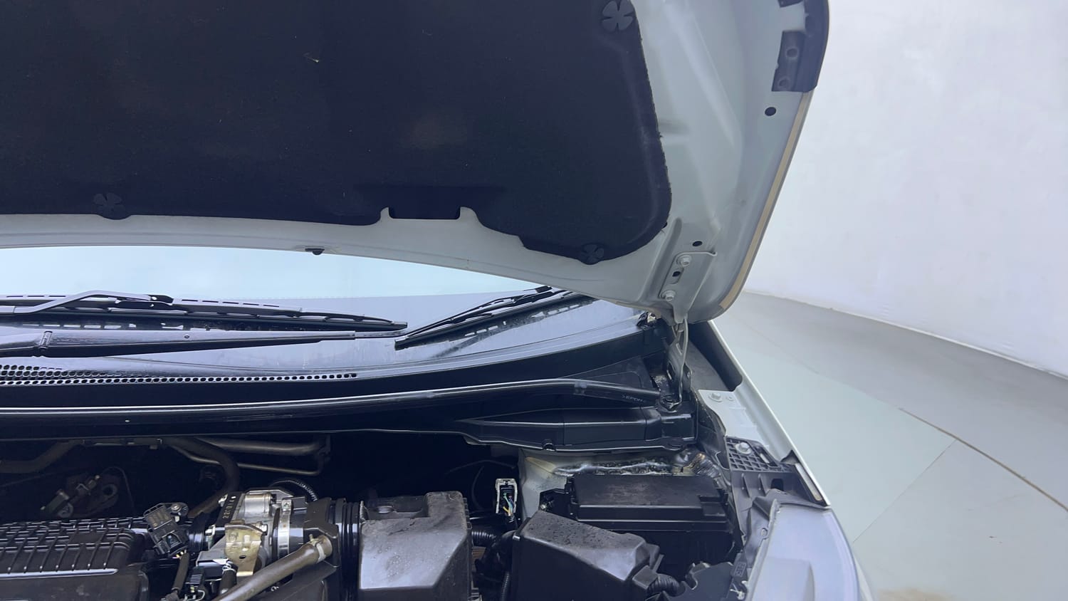 Used 2023 Honda WR-V SV MT Petrol Petrol Manual engine ENGINE LEFT SIDE HINGE & APRON VIEW
