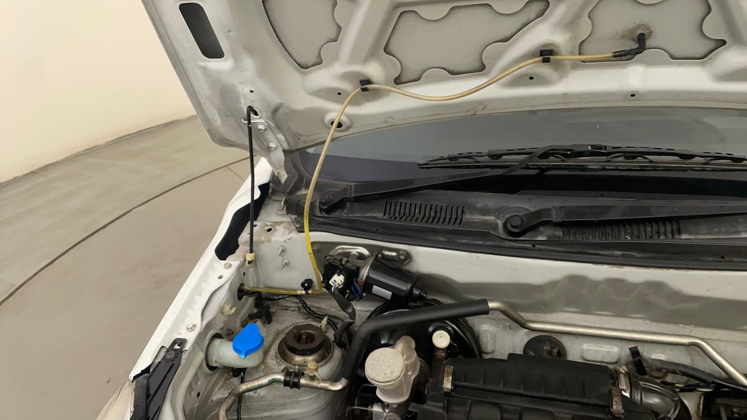 Used 2015 Maruti Suzuki Alto K10 VXi Petrol Manual engine ENGINE RIGHT SIDE HINGE & APRON VIEW