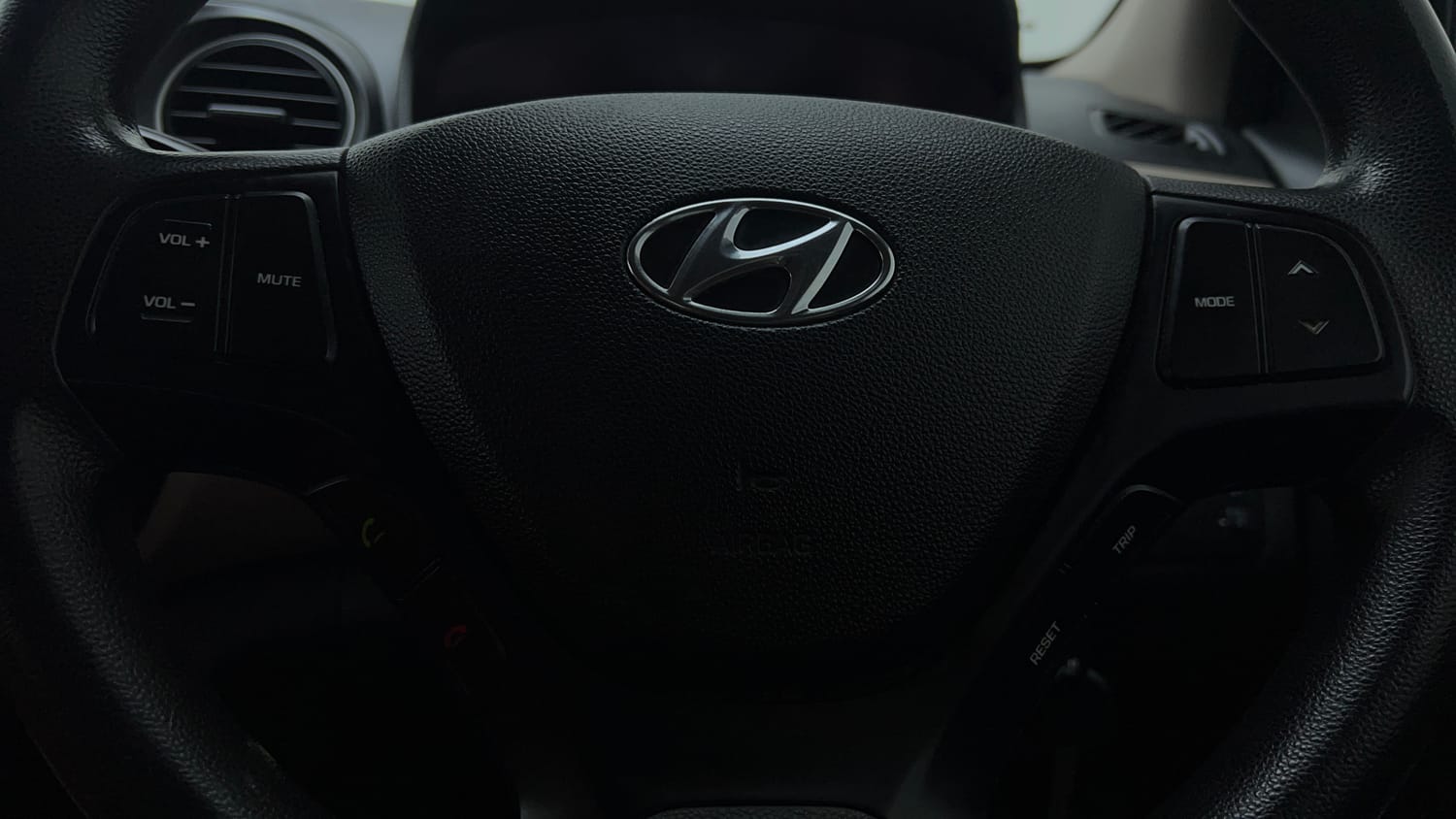 Used 2018 Hyundai Grand i10 Magna 1.2 Kappa VTVT Petrol Manual top_features Airbags