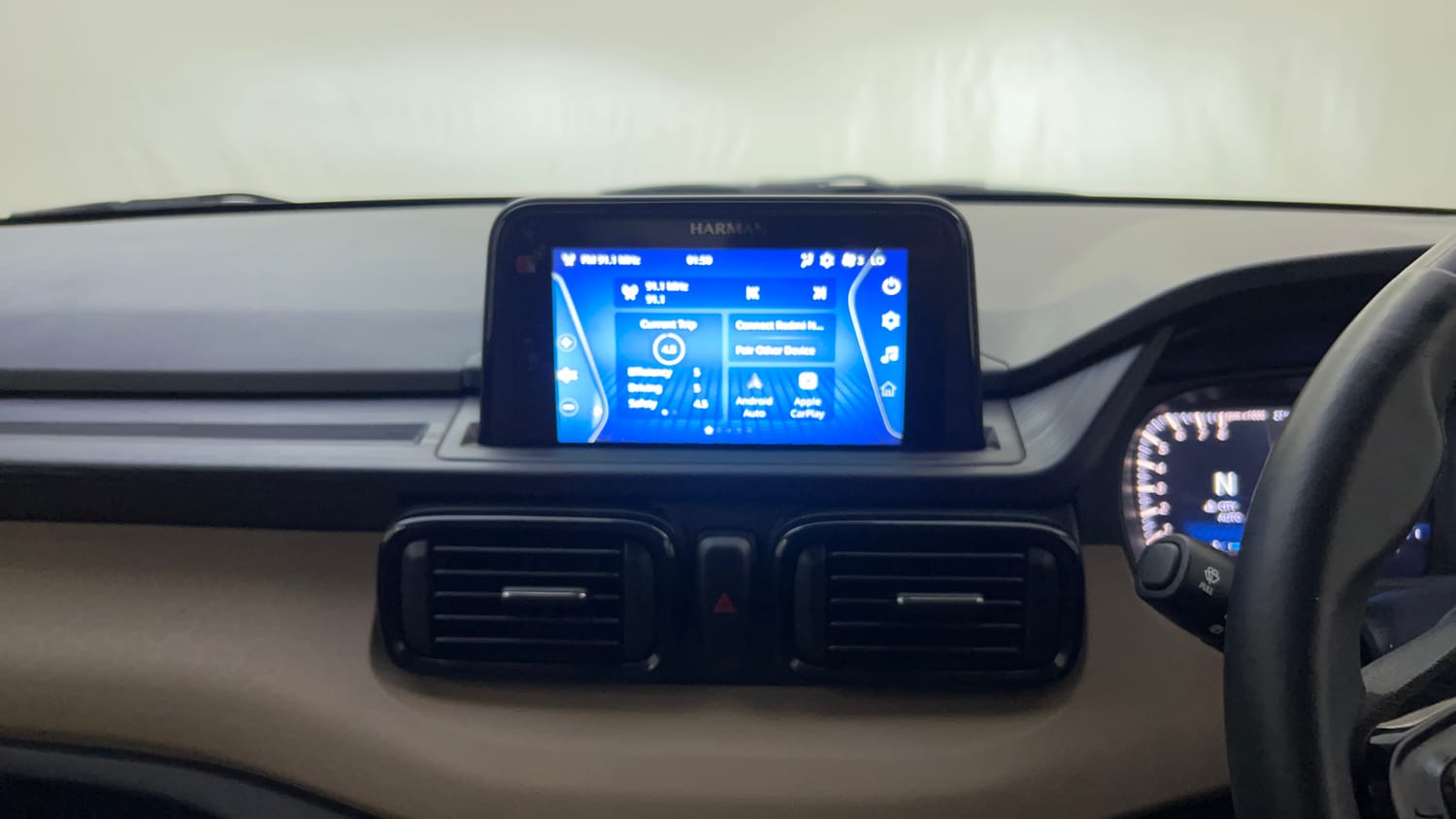 Used 2022 Tata Punch Kaziranga Creative AMT Petrol Automatic top_features Integrated (in-dash) music system