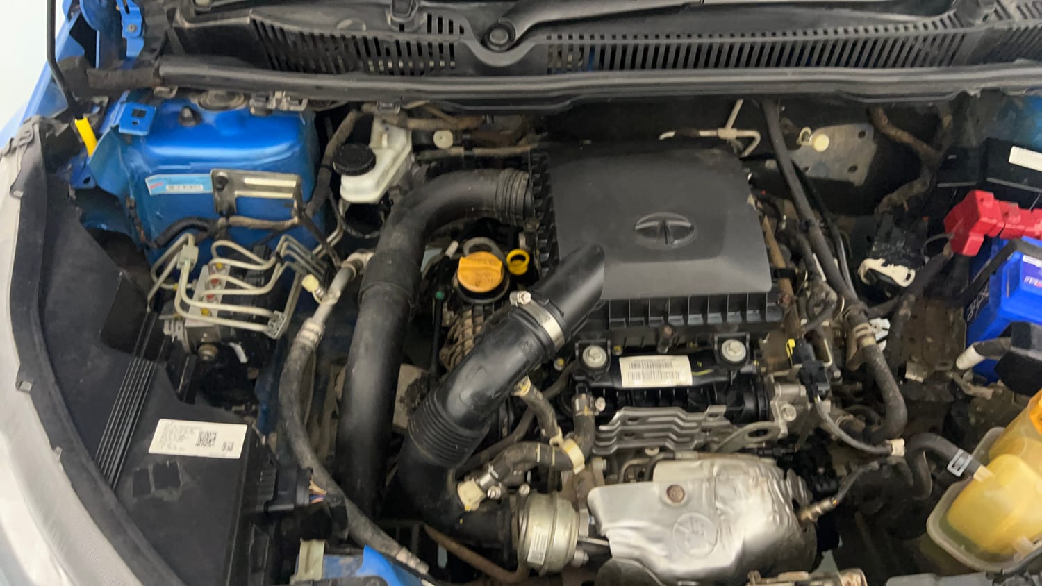 Used 2020 Tata Nexon XM (S) Petrol Manual engine ENGINE RIGHT SIDE VIEW